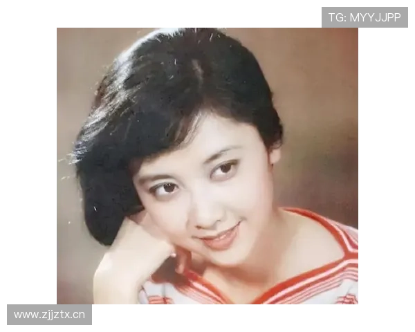 朱琳出门逛街像明星，秒变路人还带点神秘贵气，路人妈都看傻了